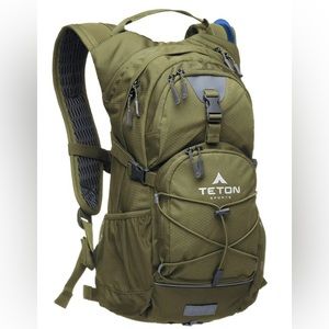 Teton Sports - Oasis 18 Hydration Backpack with 2-liter hydration bag